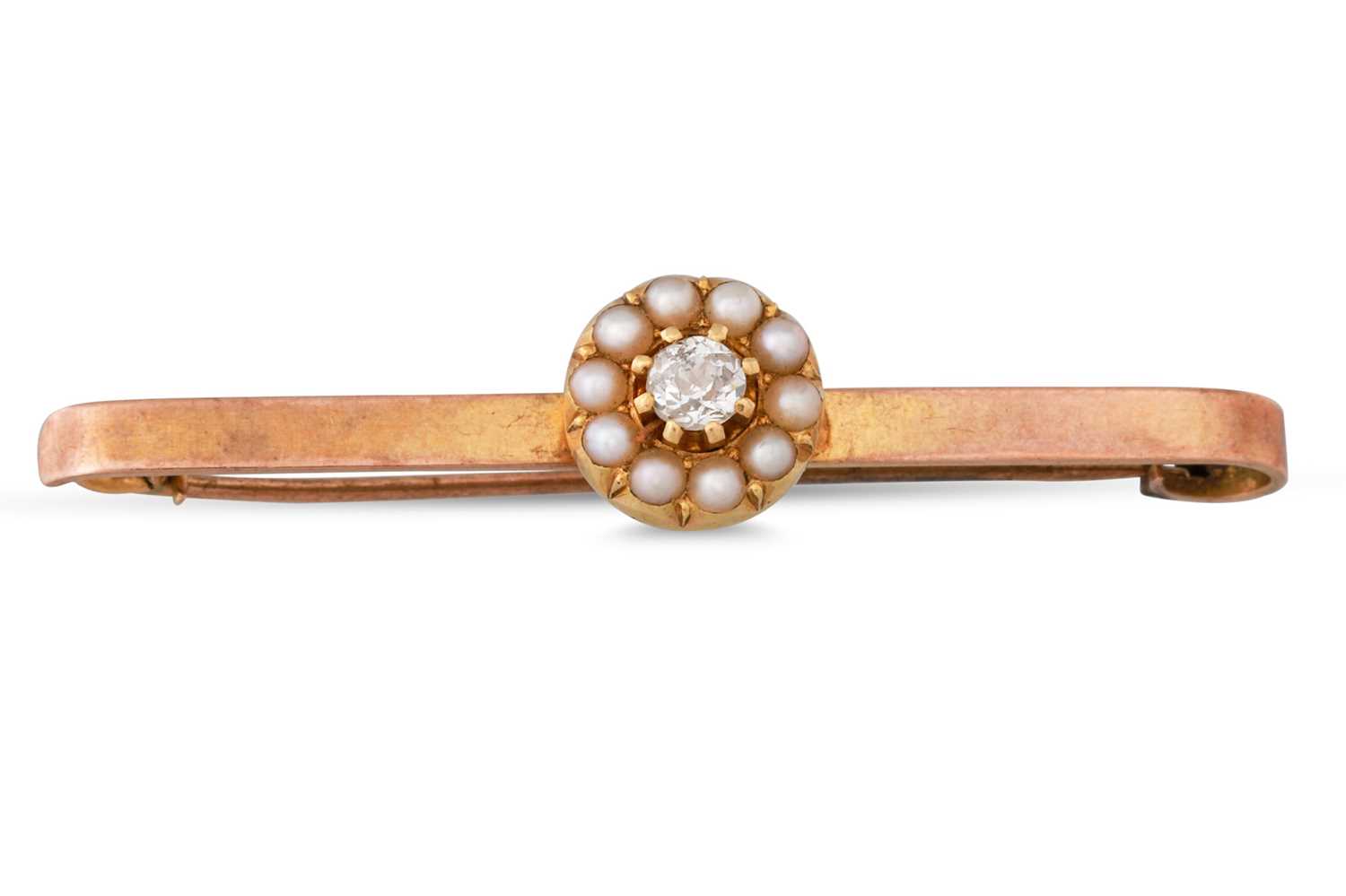 Lot 25 - AN ANTIQUE DIAMOND AND PEARL BROOCH, the...