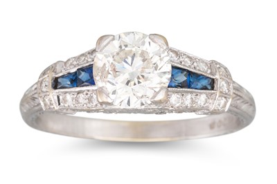 Lot 176 - A DIAMOND AND SAPPHIRE RING, the brilliant cut...