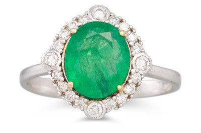 Lot 224 - AN EMERALD AND DIAMOND CLUSTER RING, the oval...