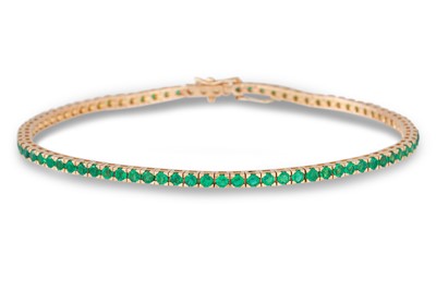 Lot 240 - AN EMERALD TENNIS BRACELET, the circular...