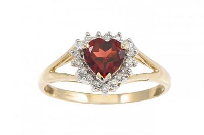 Lot 180 - A DIAMOND AND GARNET CLUSTER RING, heart...