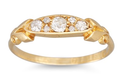 Lot 173 - AN ANTIQUE DIAMOND SET RING, mounted in 18ct...
