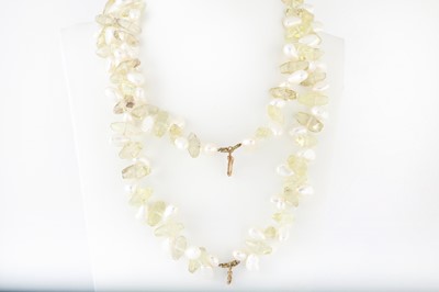 Lot 147 - A COSTUME NECKLACE, mother-of-pearl, and...
