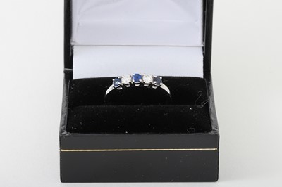 Lot 80 - A DIAMOND AND SAPPHIRE SEVEN STONE RING,...