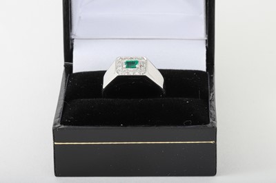 Lot 90 - AN EMERALD AND DIAMOND CLUSTER RING, mounted...