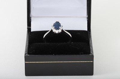 Lot 91 - A DIAMOND AND SAPPHIRE CLUSTER RING, mounted...