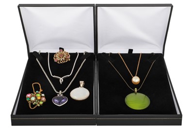 Lot 119 - A VINTAGE LADY'S WATCH HEAD, the 9ct gold...