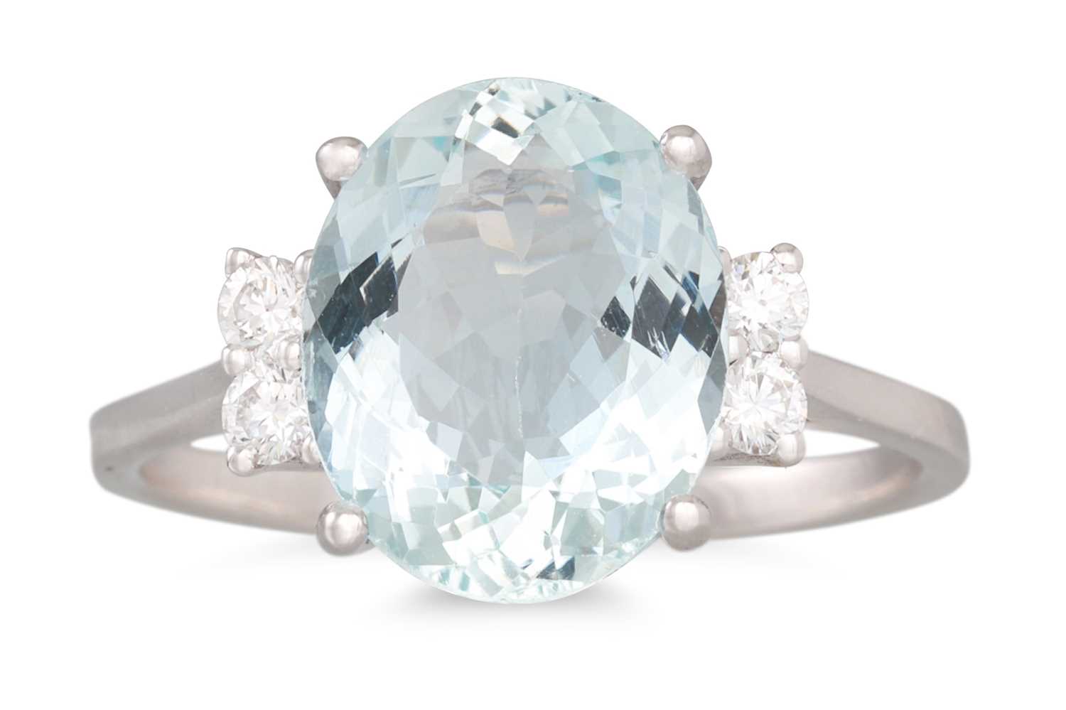 Lot 154 - AN AQUAMARINE AND DIAMOND RING, The Oval