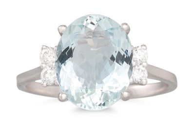 Lot 154 - AN AQUAMARINE AND DIAMOND RING, the oval...