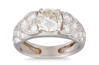 Lot 155 - A DIAMOND RING, the brilliant cut diamonds to...