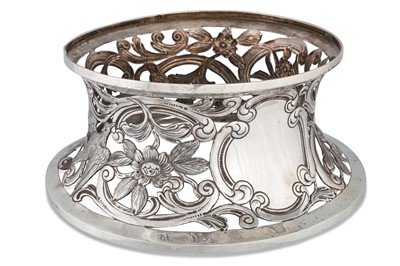 Lot 387 - A GEORGE V SILVER IRISH DISH RING, Dublin 1924,...