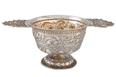 Lot 390 - A VICTORIAN SILVER TWO HANDLE SUGAR BASIN,...