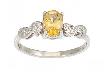 Lot 200 - A CITRINE RING, diamond shoulders, mounted in...