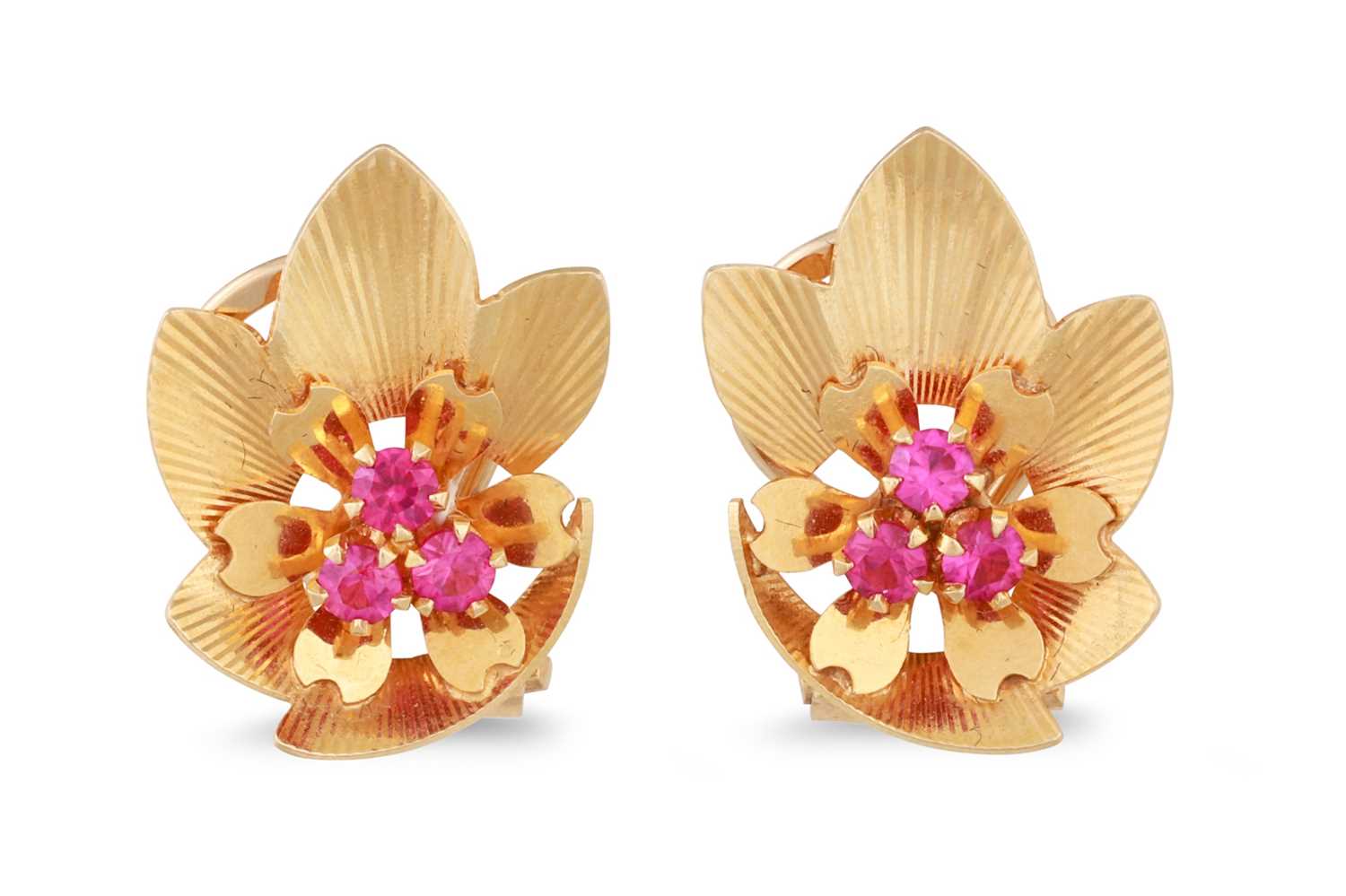 Lot 91 - A PAIR OF VINTAGE 18CT GOLD EARRINGS, floral...