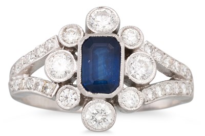 Lot 250 - A DIAMOND AND SAPPHIRE CLUSTER RING, the...
