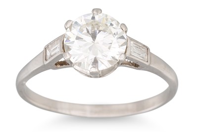 Lot 258 - A DIAMOND SOLITAIRE RING, the brilliant cut...