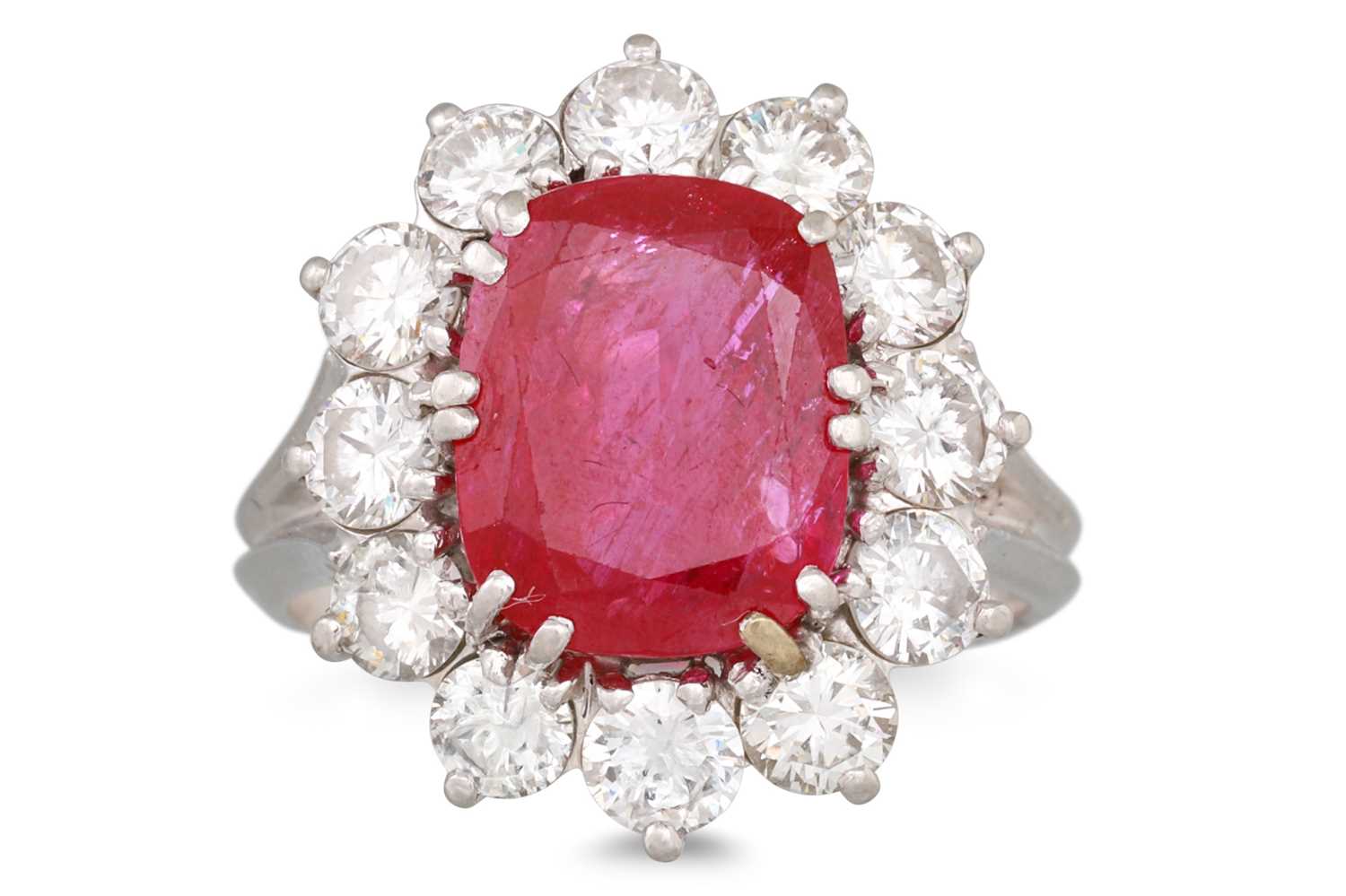 Lot 267 - A RUBY AND DIAMOND CLUSTER RING, the cushion...