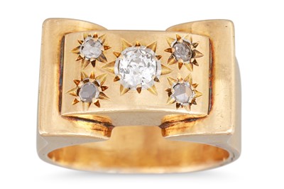 Lot 273 - A MID CENTURY DIAMOND RETRO RING, of shaped...