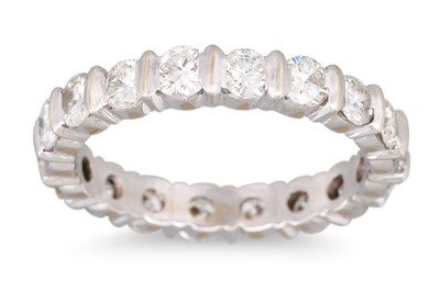 Lot 287 - A DIAMOND ETERNITY RING, set with brilliant...