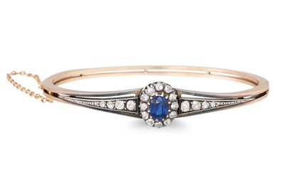 Lot 291 - AN ANTIQUE SAPPHIRE AND DIAMOND BANGLE, set...