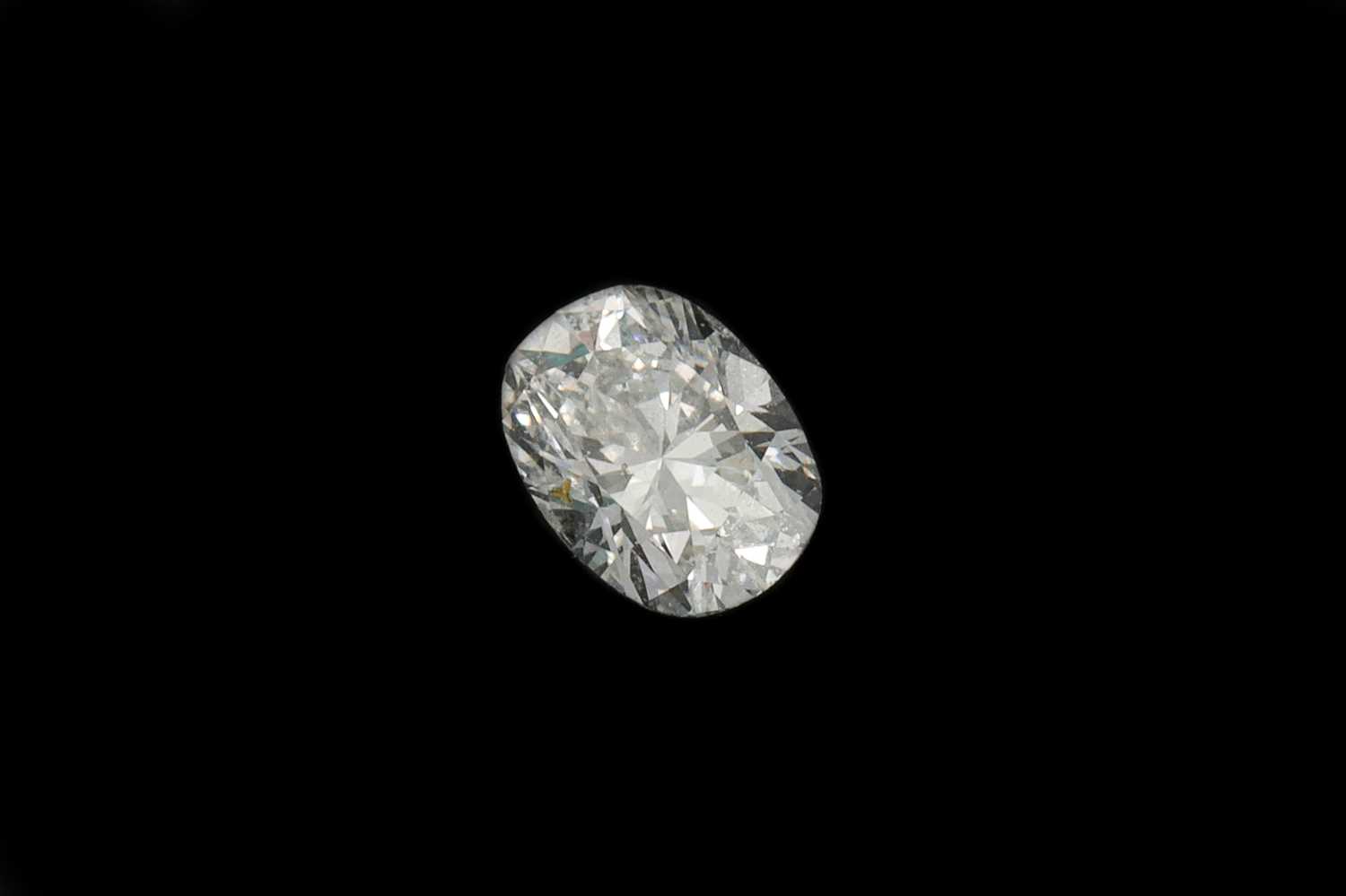 Lot 64 - AN UNMOUNTED OVAL DIAMOND. Estimated: weight...