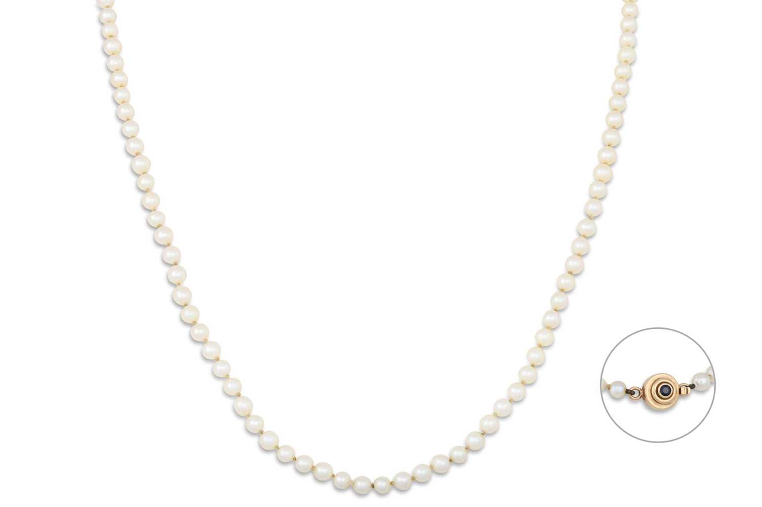 Lot 2 - A CULTURED PEARL NECKLACE, with circular...