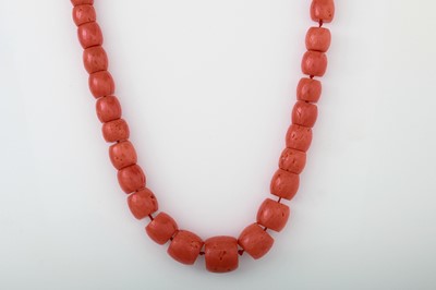 Lot 35 - A CORAL NECKLACE, of graduated beaded form,...