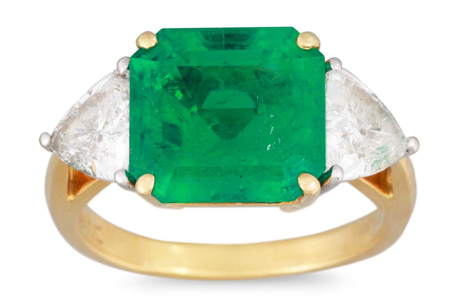 Lot 305 - A VERY FINE QUALITY COLOMBIAN EMERALD AND...