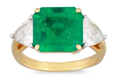 Lot 305 - A VERY FINE QUALITY COLOMBIAN EMERALD AND...