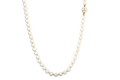 Lot 138 - A SET OF MID 20TH CENTURY CULTURED PEARLS, to...