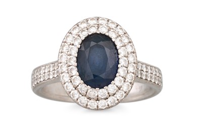Lot 165 - A SAPPHIRE AND DIAMOND CLUSTER RING, the oval...