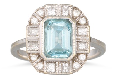 Lot 172 - AN AQUAMARINE AND DIAMOND CLUSTER RING, plaque...