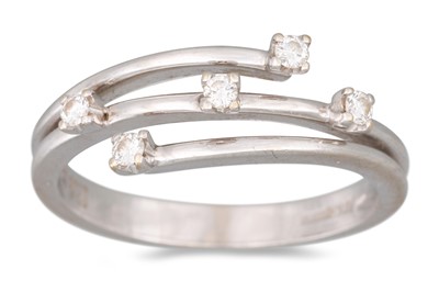 Lot 178 - A DIAMOND SET CROSSOVER RING, mounted in 18ct...