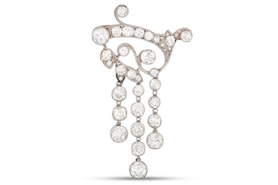 Lot 288 - AN ANTIQUE DIAMOND BROOCH, set with old cut...