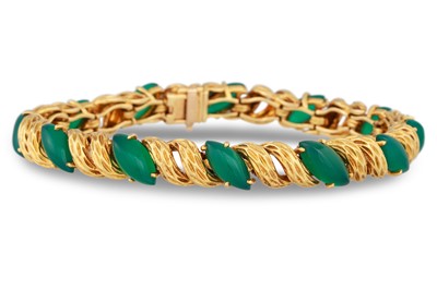 Lot 312 - A VAN CLEEF & ARPELS CHRYSOPRASE AND 18CT GOLD...