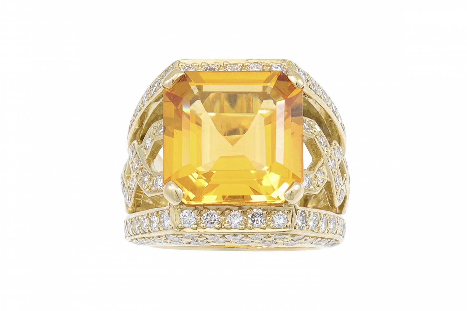 Lot 338 - A LARGE CITRINE AND DIAMOND CLUSTER RING, the...