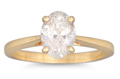 Lot 271 - AN OVAL DIAMOND SOLITAIRE RING, the oval...