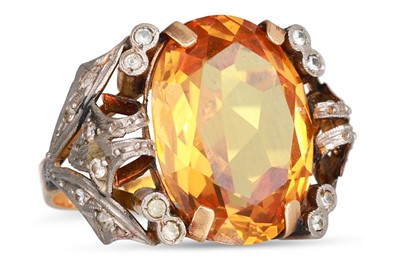 Lot 208 - A VINTAGE YELLOW SAPPHIRE AND DIAMOND RING,...