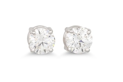 Lot 257 - A PAIR OF DIAMOND STUD EARRINGS, the brilliant...