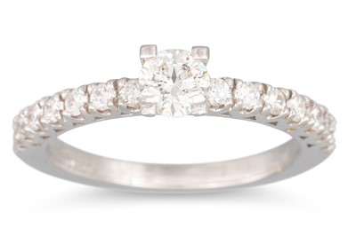 Lot 273 - A DIAMOND SOLITAIRE RING, the brilliant cut...