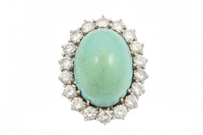 Lot 401 - A DIAMOND AND TURQUOISE CLUSTER RING, the oval...