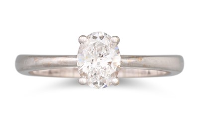 Lot 275 - A DIAMOND SOLITAIRE RING, the oval diamond...