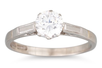 Lot 278 - A DIAMOND SOLITAIRE RING, the brilliant cut...