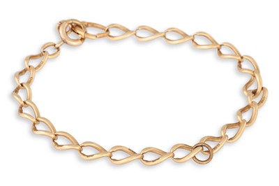 Lot 120 - AN ANTIQUE GOLD CURB LINK BRACELET, stamped...