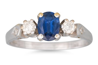 Lot 114 - A THREE STONE SAPPHIRE AND DIAMOND RING,...