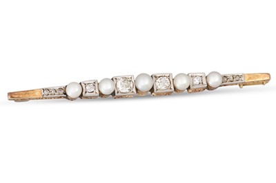 Lot 166 - AN ANTIQUE PEARL AND DIAMOND BAR BROOCH, the...