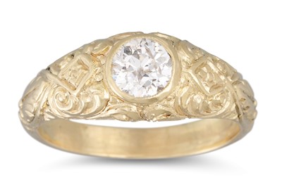 Lot 186 - A DIAMOND SOLITAIRE RING, the old cut diamond...