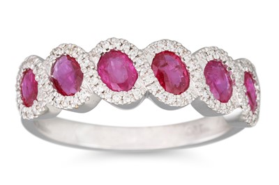 Lot 75 - A DIAMOND AND PINK SAPPHIRE CLUSTER RING,...