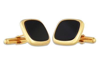Lot 92 - A PAIR OF ONYX CUFFLINKS, 9ct gold