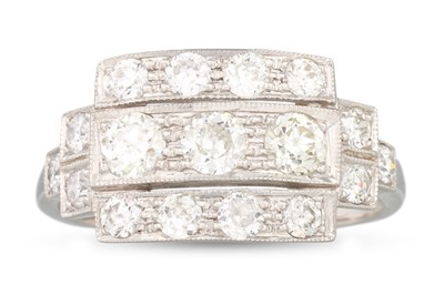 Lot 95 - AN ART DECO STYLE DIAMOND CLUSTER RING, the...
